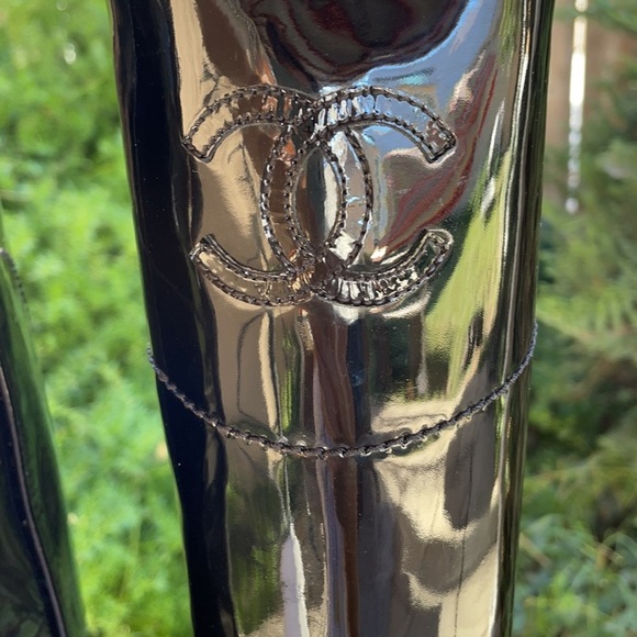 SOLD!!!! Authentic Chanel Interlocking CC Patent Leather Boots Size 37 C - Picture 7 of 15